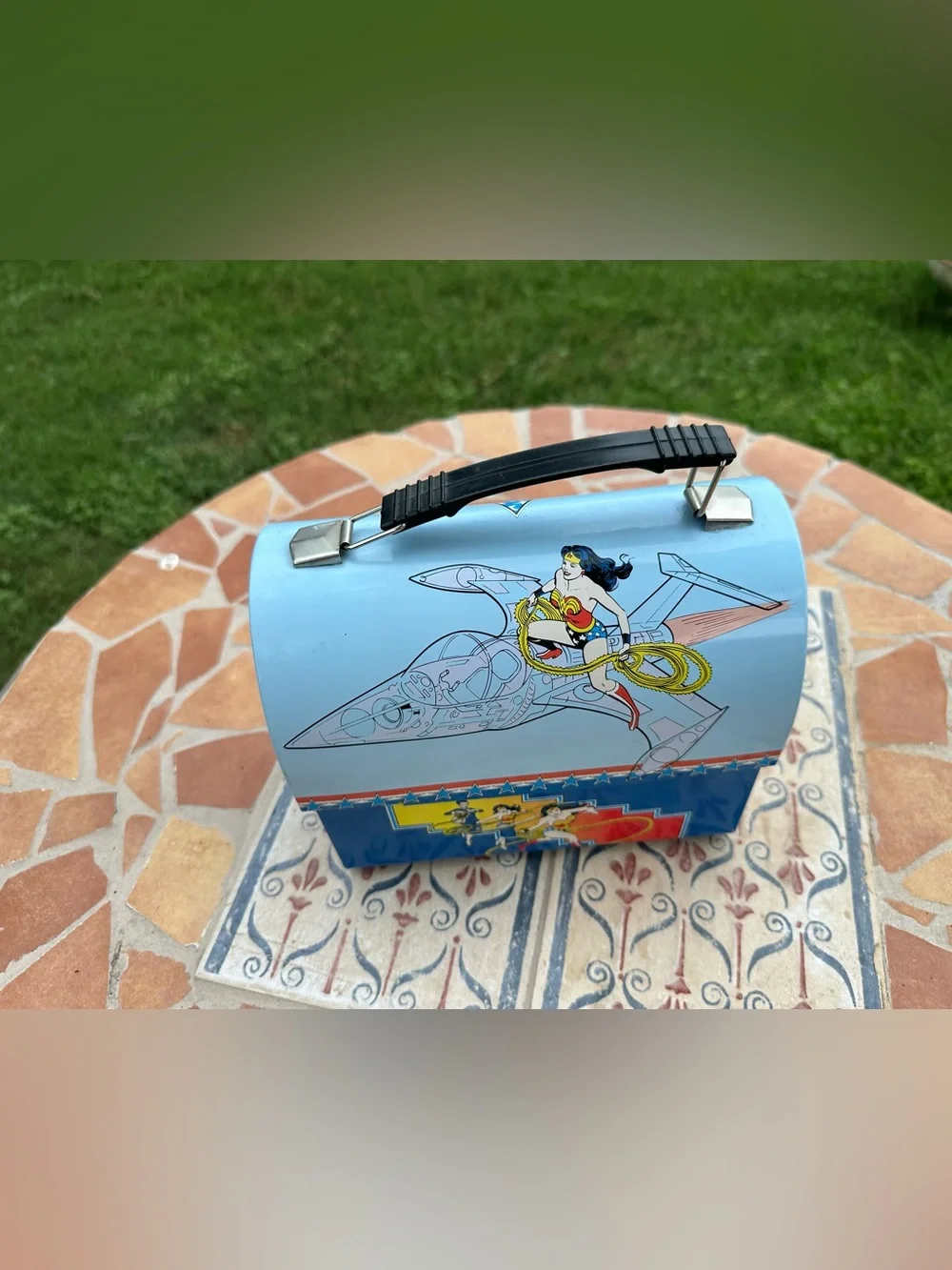 Vandor Wonder Woman lunch boxDomed metal lunchbox